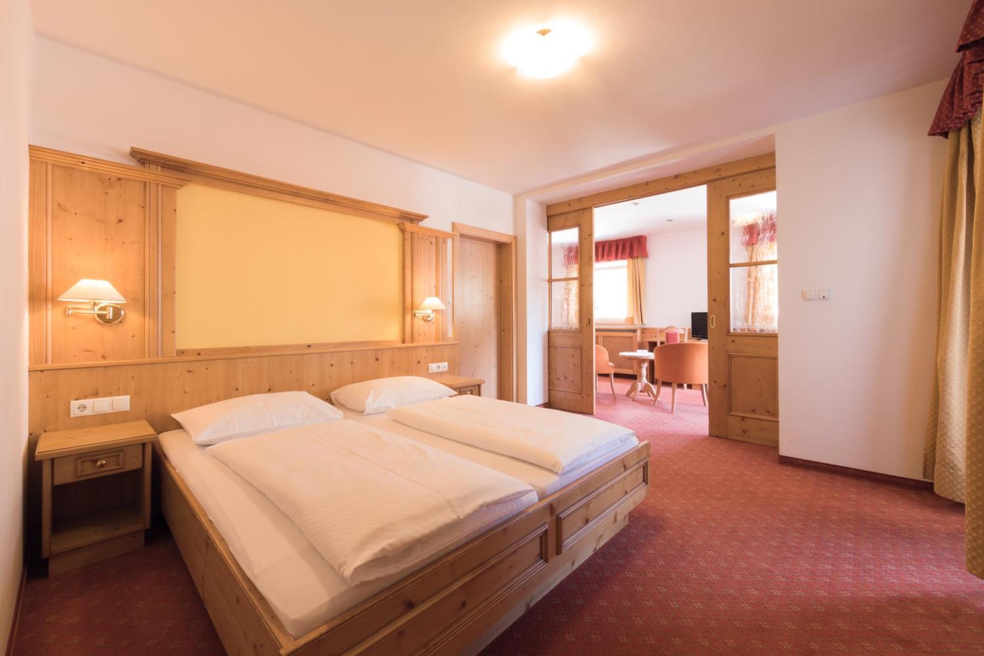 Berghotel Zum Zirm Collalbo Exterior foto