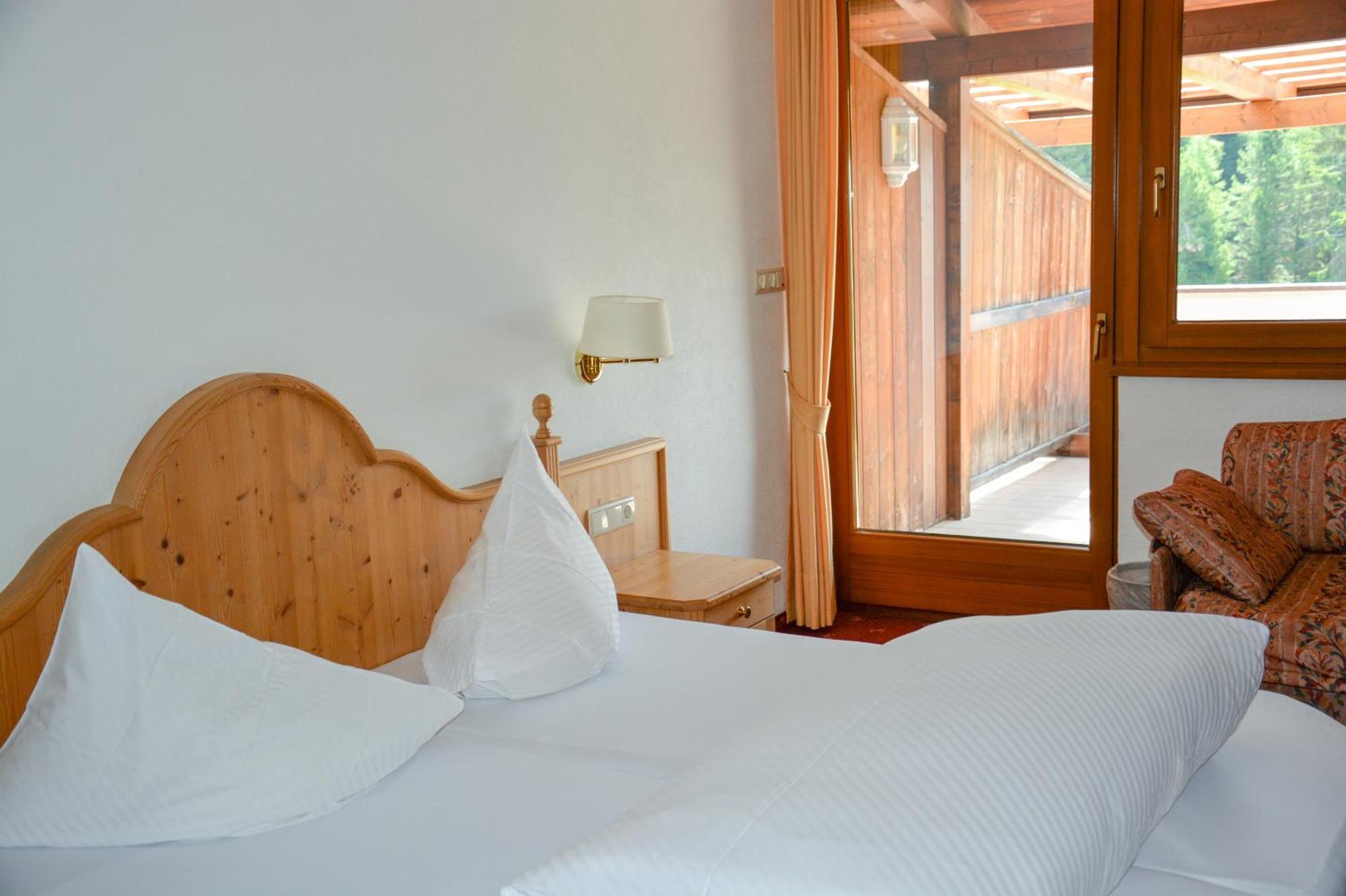 Berghotel Zum Zirm Collalbo Exterior foto